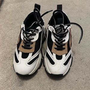 Steve Madden Women’s Possession sneaker